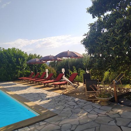 Le Domaine Du Soulier -Gite Et Chambres D'Hotes - La Maison Du Gardien Tornac Esterno foto