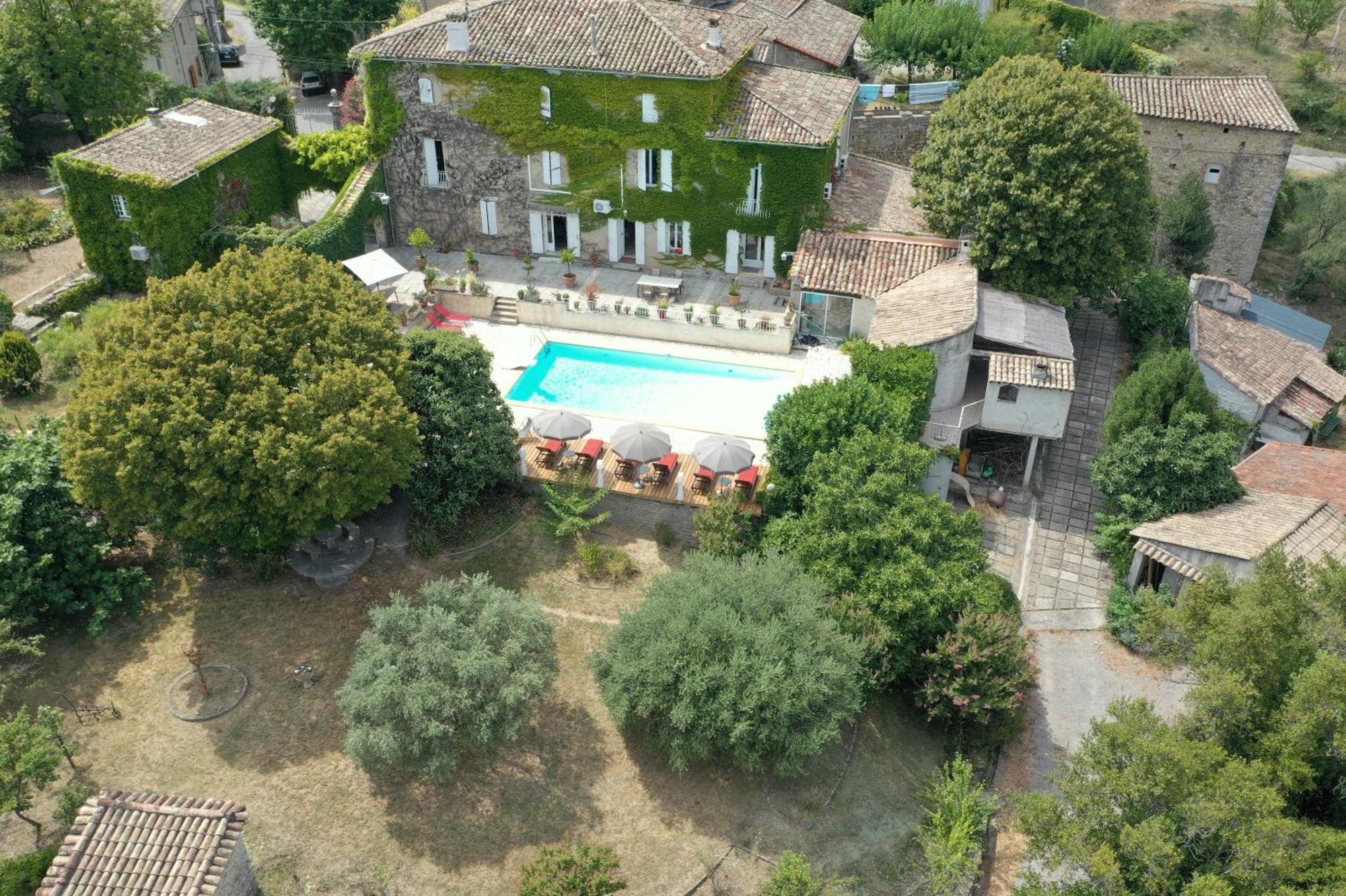 Le Domaine Du Soulier -Gite Et Chambres D'Hotes - La Maison Du Gardien Tornac Esterno foto
