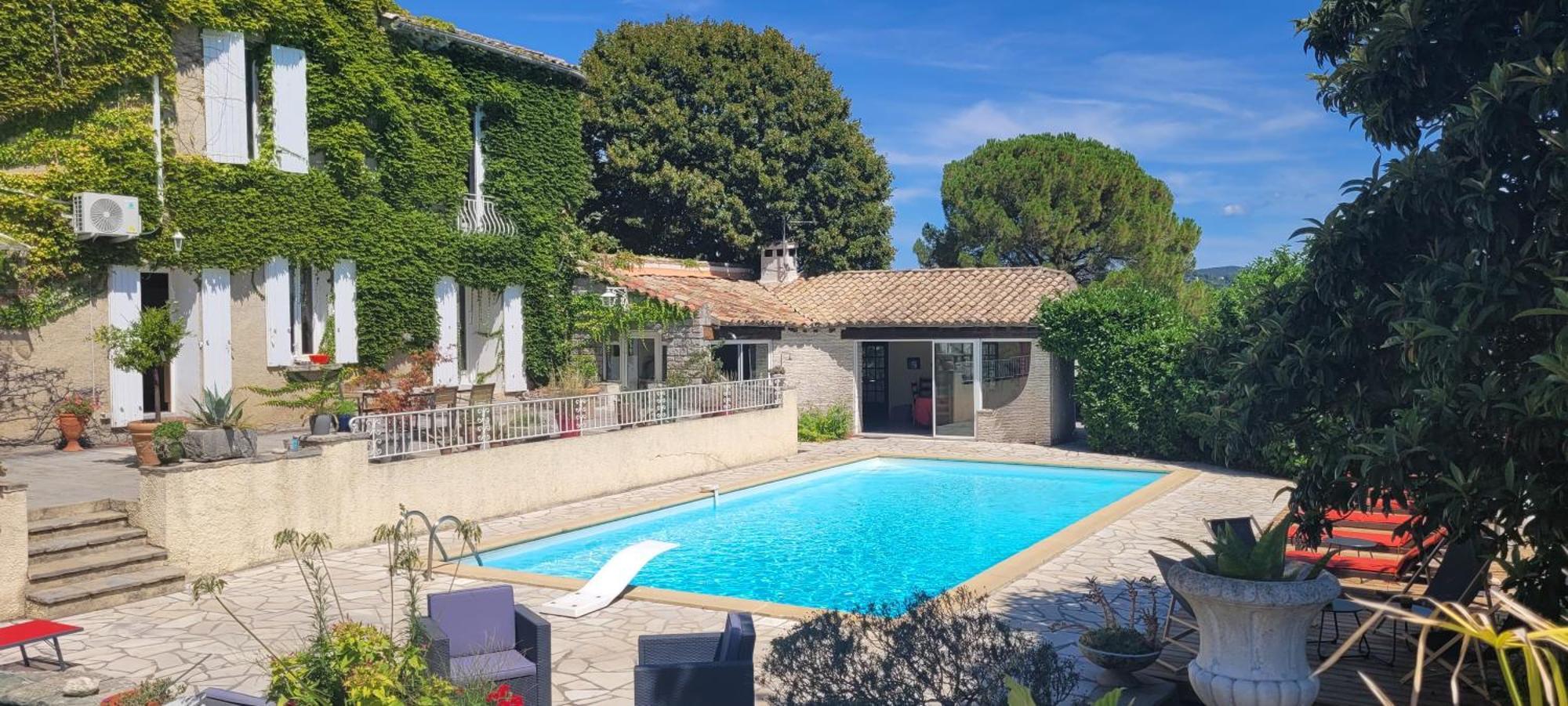 Le Domaine Du Soulier -Gite Et Chambres D'Hotes - La Maison Du Gardien Tornac Esterno foto