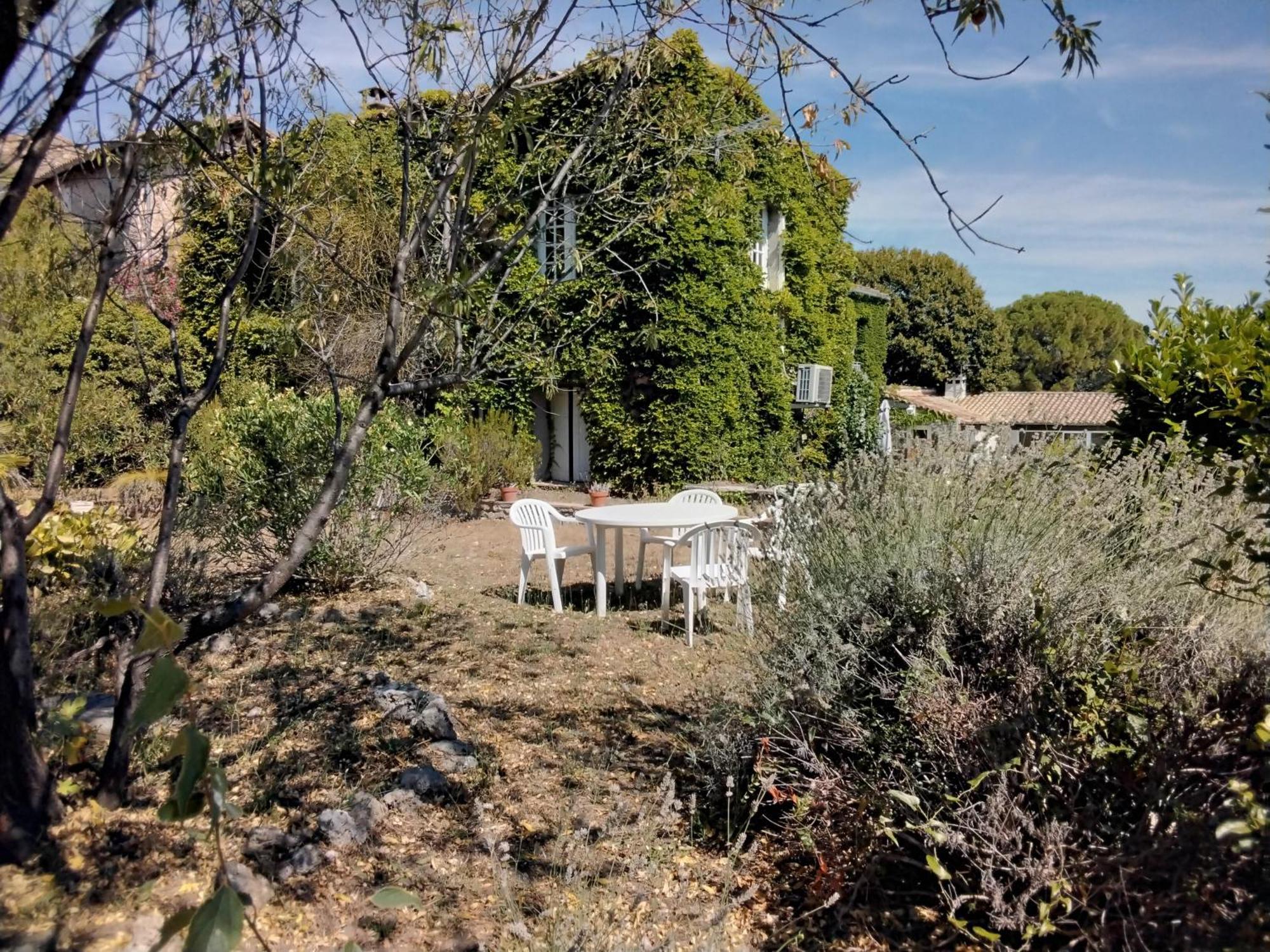 Le Domaine Du Soulier -Gite Et Chambres D'Hotes - La Maison Du Gardien Tornac Esterno foto