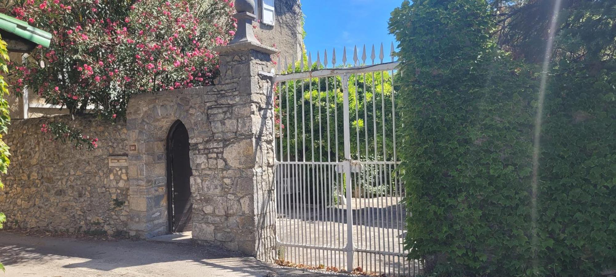 Le Domaine Du Soulier -Gite Et Chambres D'Hotes - La Maison Du Gardien Tornac Esterno foto