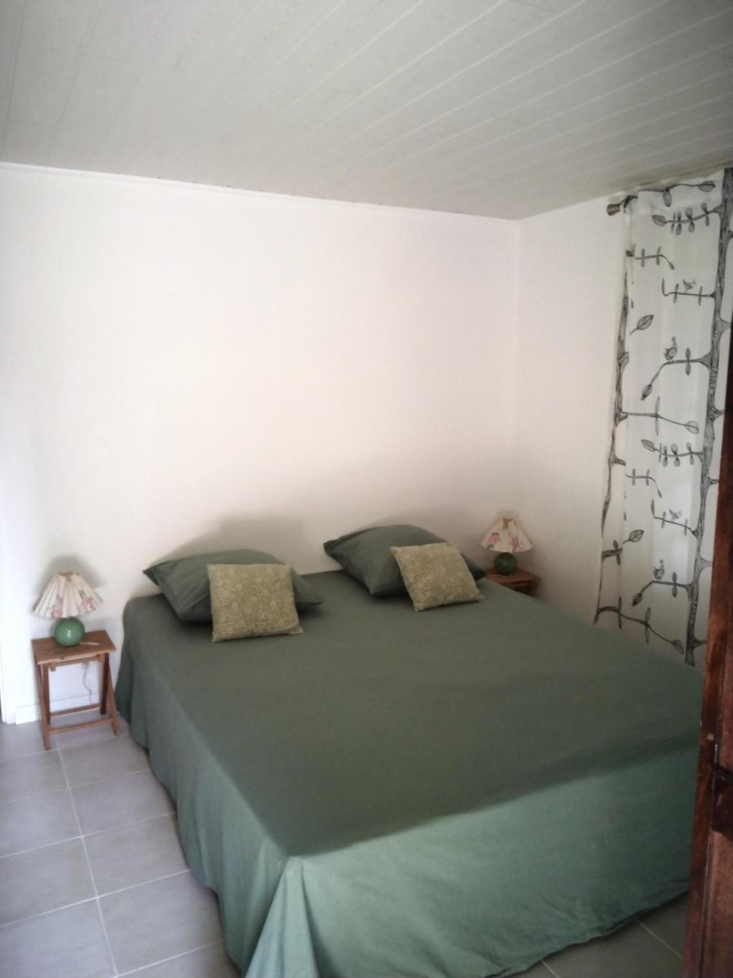 Le Domaine Du Soulier -Gite Et Chambres D'Hotes - La Maison Du Gardien Tornac Esterno foto