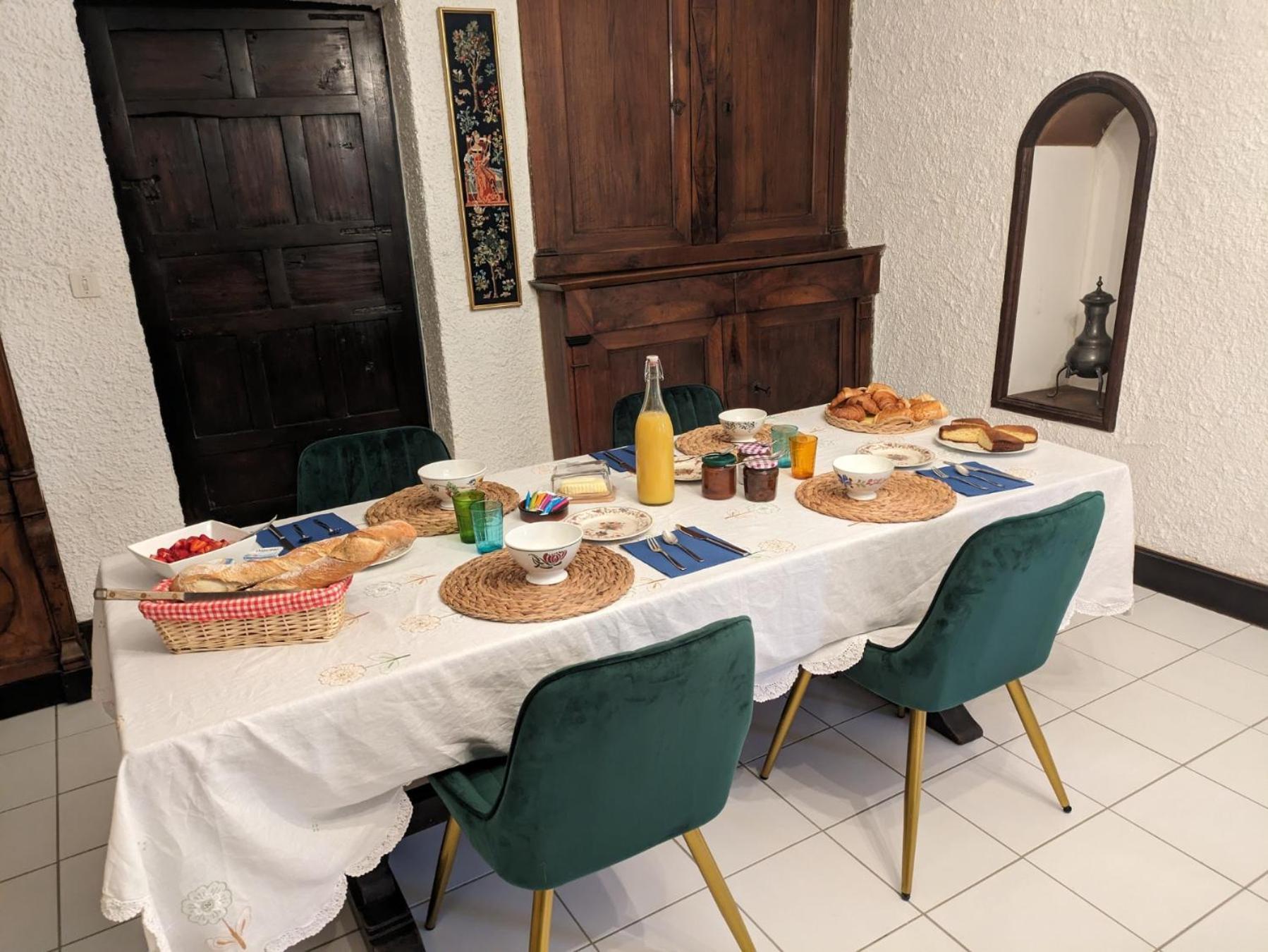 Le Domaine Du Soulier -Gite Et Chambres D'Hotes - La Maison Du Gardien Tornac Esterno foto