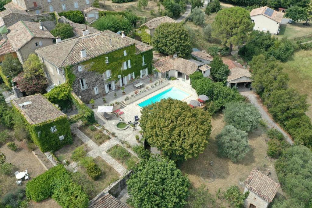 Le Domaine Du Soulier -Gite Et Chambres D'Hotes - La Maison Du Gardien Tornac Esterno foto