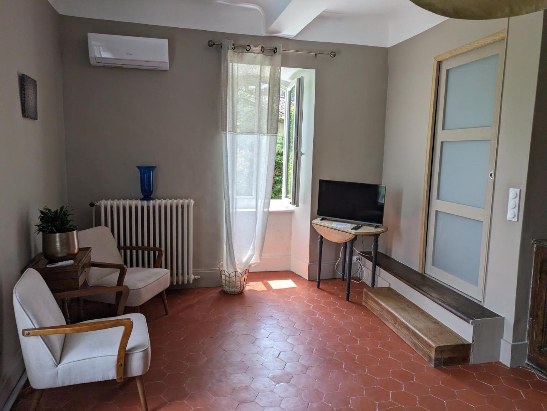 Le Domaine Du Soulier -Gite Et Chambres D'Hotes - La Maison Du Gardien Tornac Esterno foto