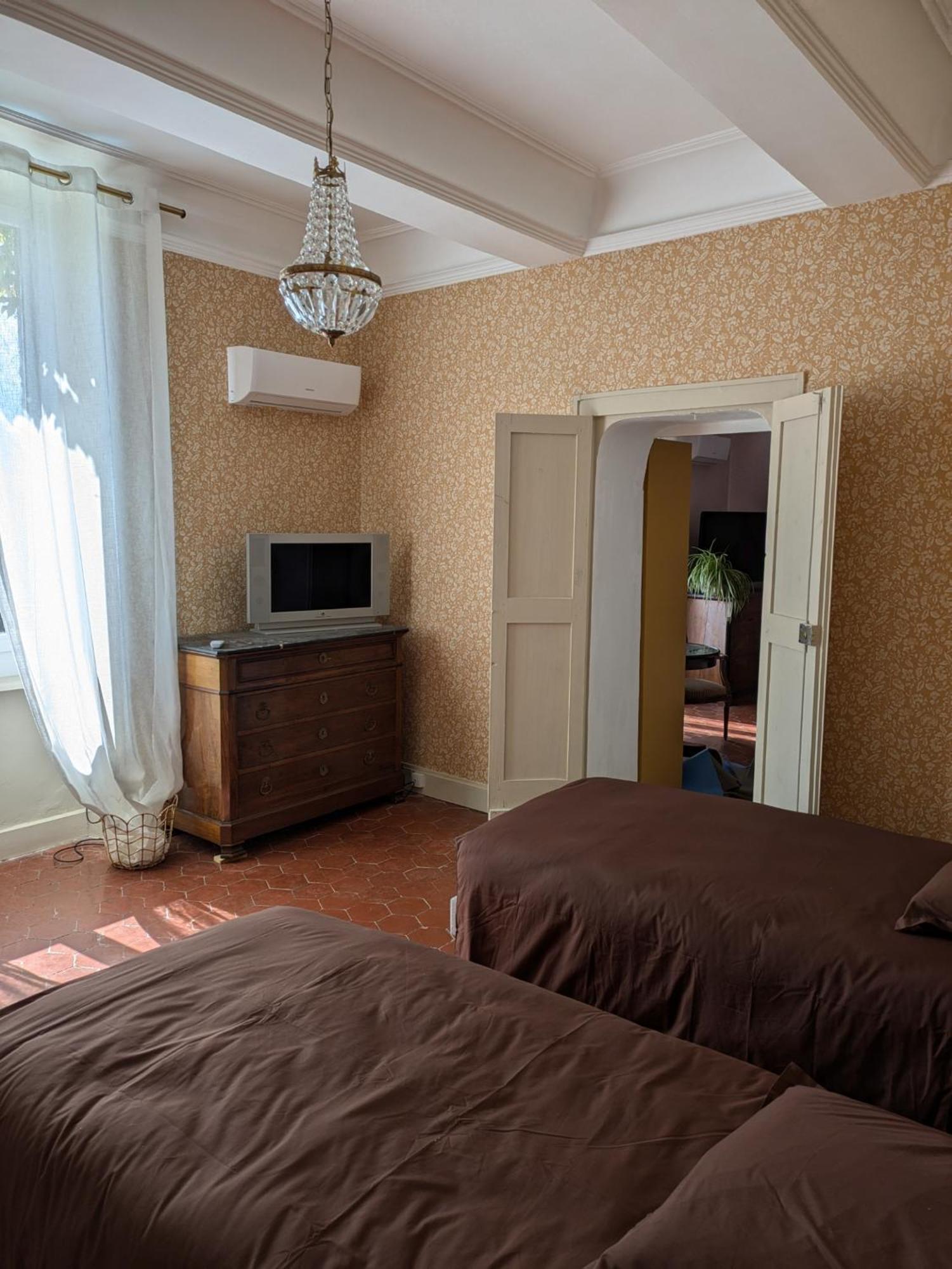 Le Domaine Du Soulier -Gite Et Chambres D'Hotes - La Maison Du Gardien Tornac Esterno foto