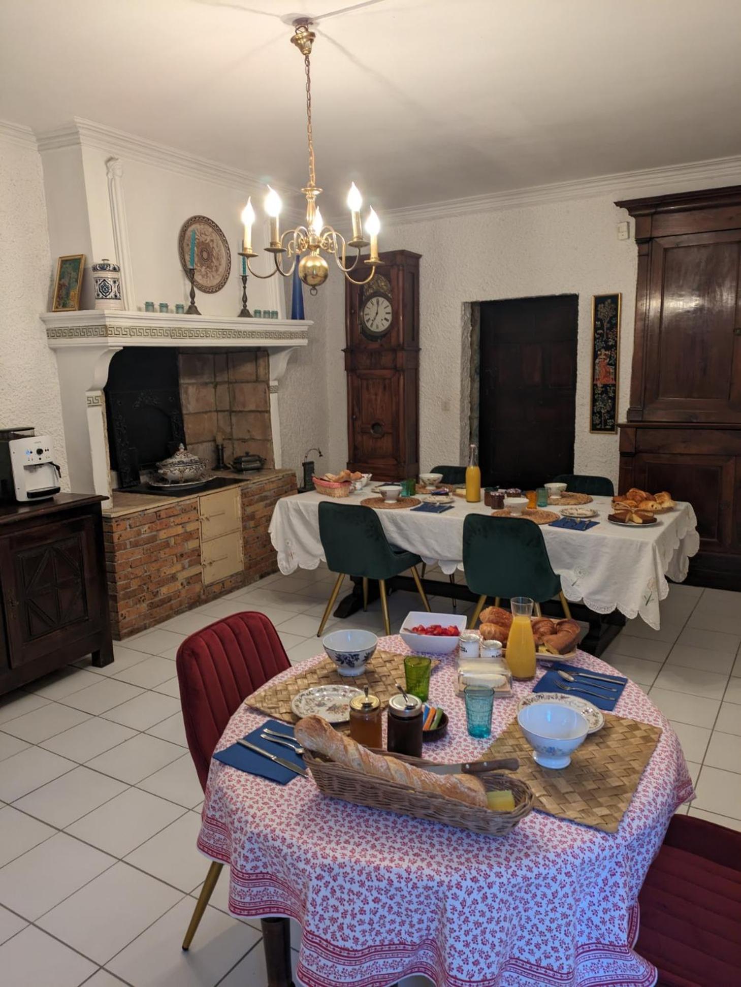Le Domaine Du Soulier -Gite Et Chambres D'Hotes - La Maison Du Gardien Tornac Esterno foto